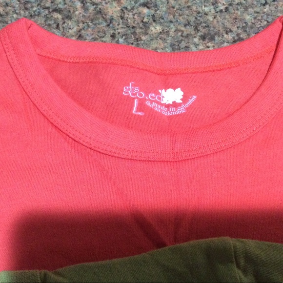 ✅Youth Bundle of 2 tee shirts size Small 6/8 NWT - Picture 4 of 8